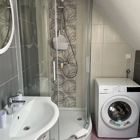 & Nina Gostinjska kuća